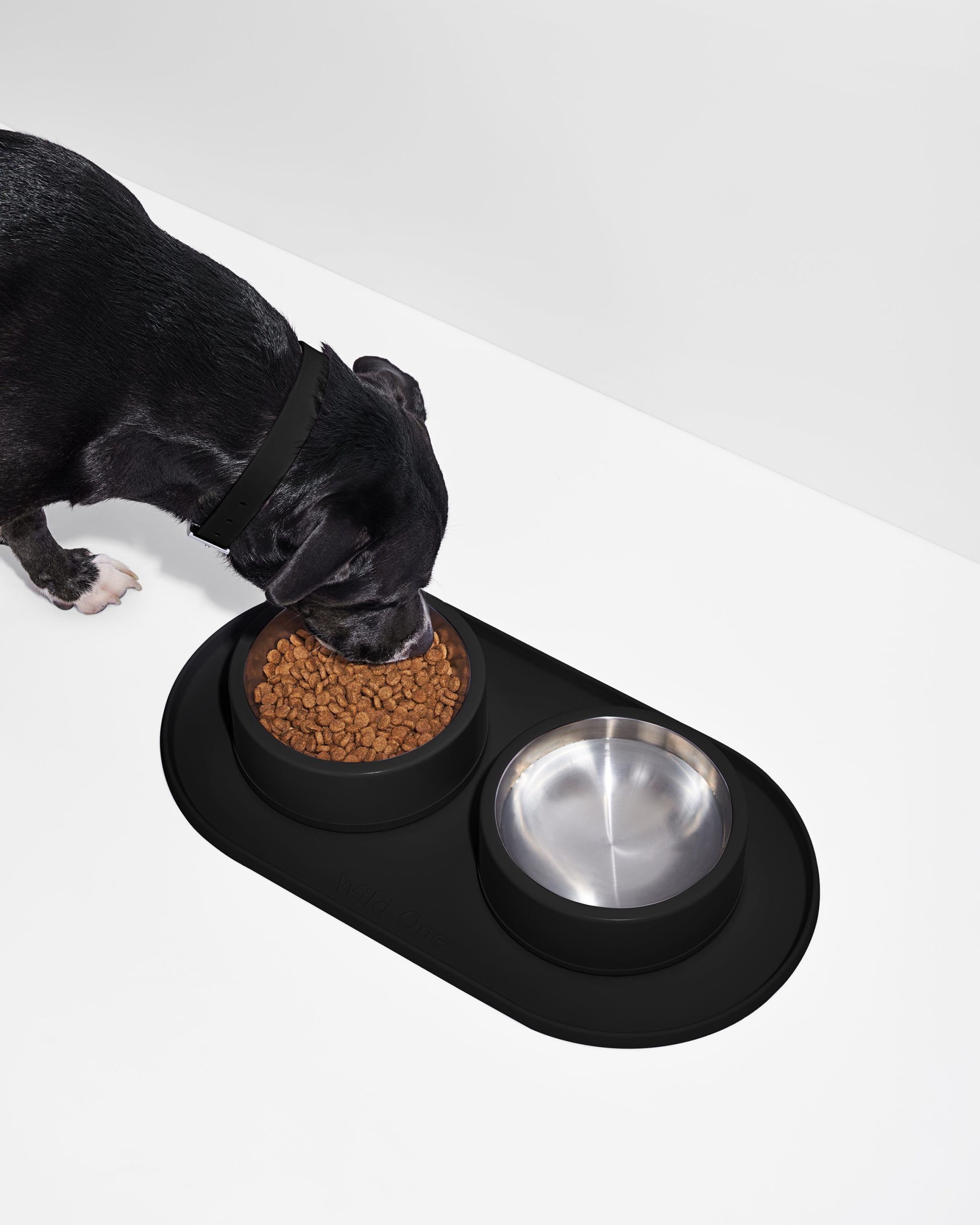 WO_VM_Studio_Placemat_Black_Dog_PDP_01_4x5_Web.jpg