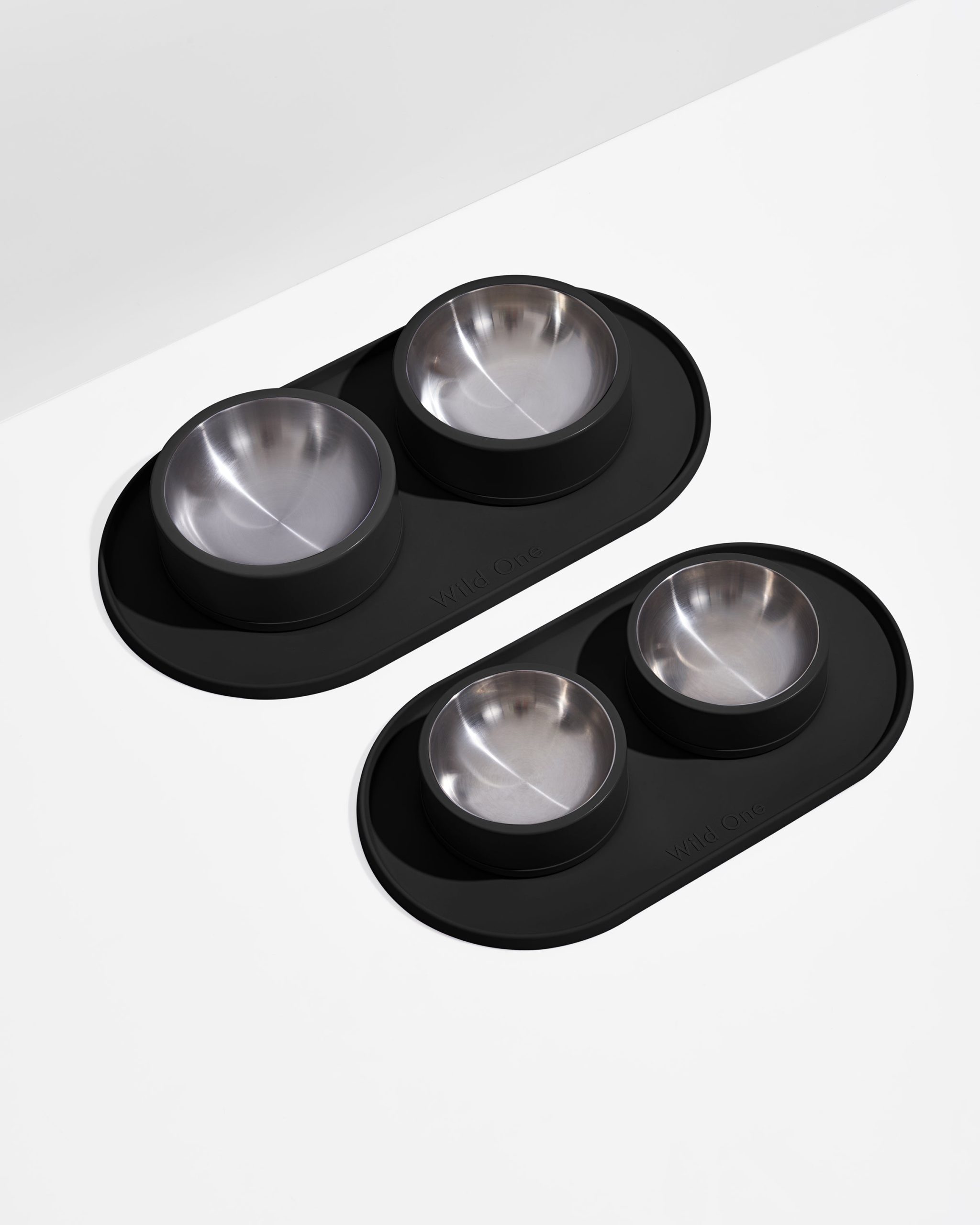 WO_VM_Studio_Placemat_Black_SizeComparison_PDP_02_4x5_Web.jpg