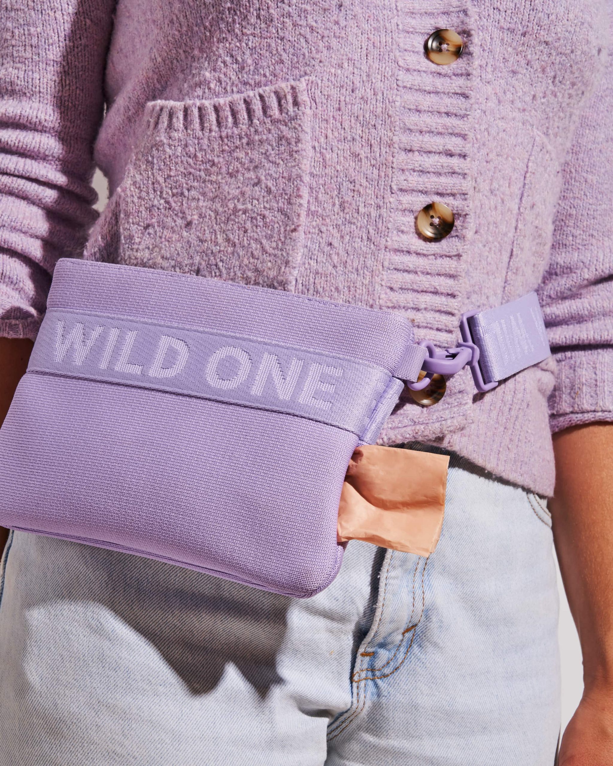 WO_VM_Studio_TreatPouch_Lilac_Dog_02_4x5_Web.jpg